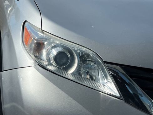 Used 2012 Toyota Sienna LE image 8