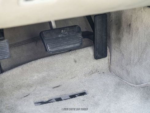 Used 2006 Cadillac XLR RWD image 64