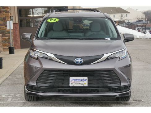 Used 2023 Toyota Sienna LE image 8