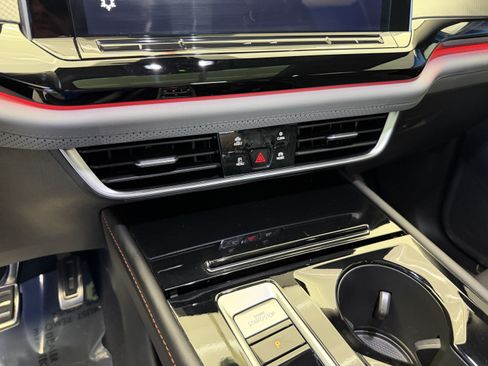 Used 2024 Volkswagen Atlas Peak Edition SEL AWD/4WD image 20