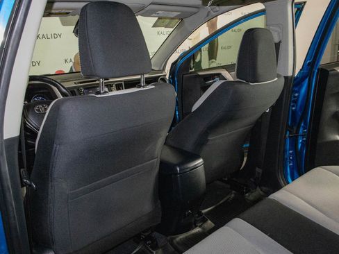 Used 2018 Toyota RAV4 XLE image 10