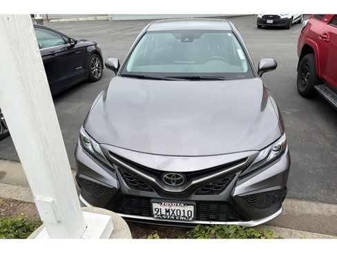 Used 2024 Toyota Camry XSE FWD image 3