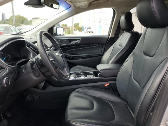Used 2019 Ford Edge Titanium w/ Cold Weather Package AWD/4WD image 5