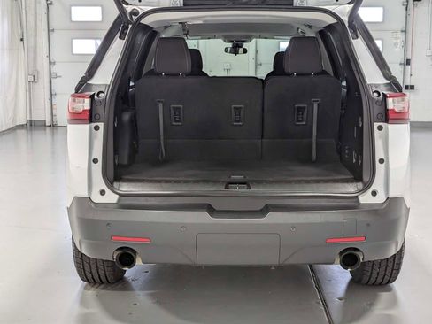 Used 2021 Chevrolet Traverse LT image 39