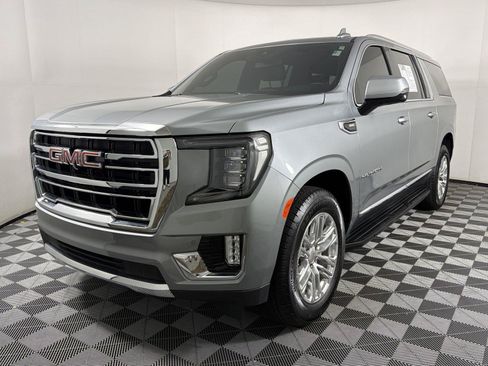 Used 2023 GMC Yukon XL SLT w/ SLT Luxury Package RWD image 3