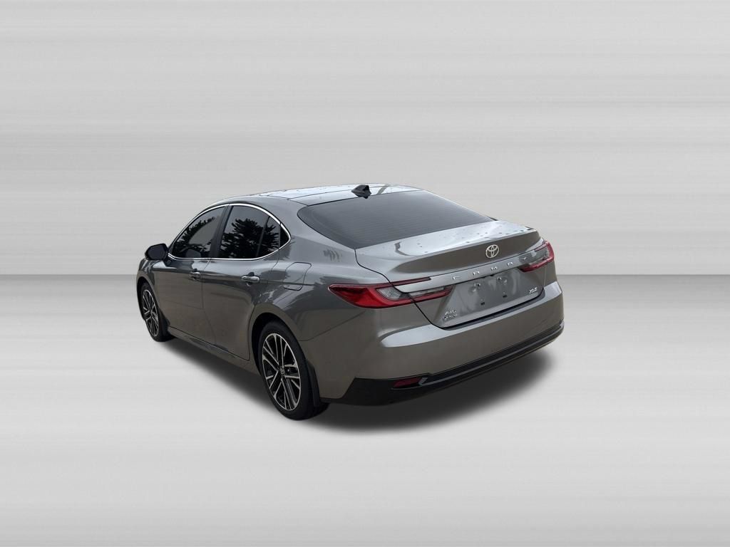 Used 2026 Toyota Camry XLE AWD/4WD image 6