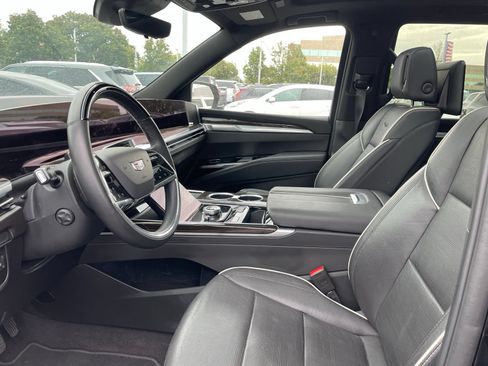 Used 2025 Cadillac Escalade Premium Luxury AWD/4WD image 5