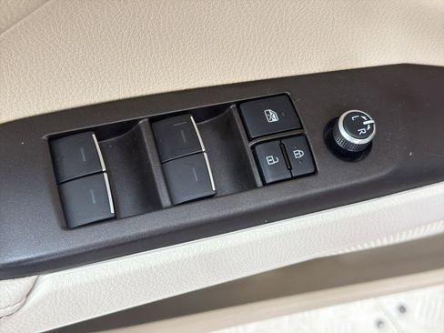 Used 2021 Toyota Camry XLE FWD image 12