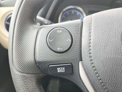 Used 2017 Toyota Corolla LE image 18