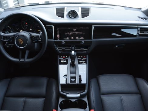 Certified 2026 Porsche Macan AWD/4WD image 12