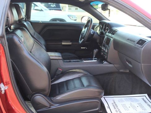 Used 2014 Dodge Challenger SXT RWD image 9