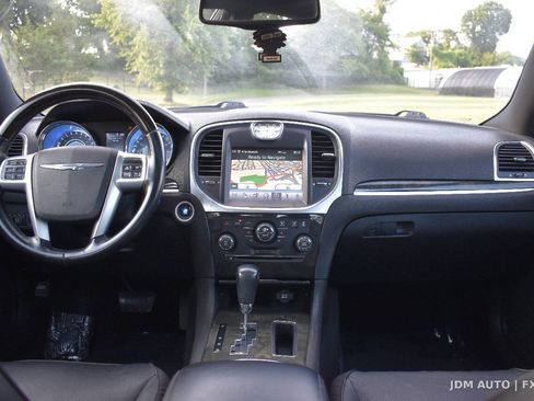Used 2011 Chrysler 300 C w/ Sound Group RWD image 17
