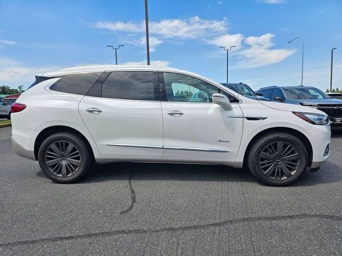 Used 2019 Buick Enclave Avenir w/ Avenir Technology Package AWD/4WD image 2
