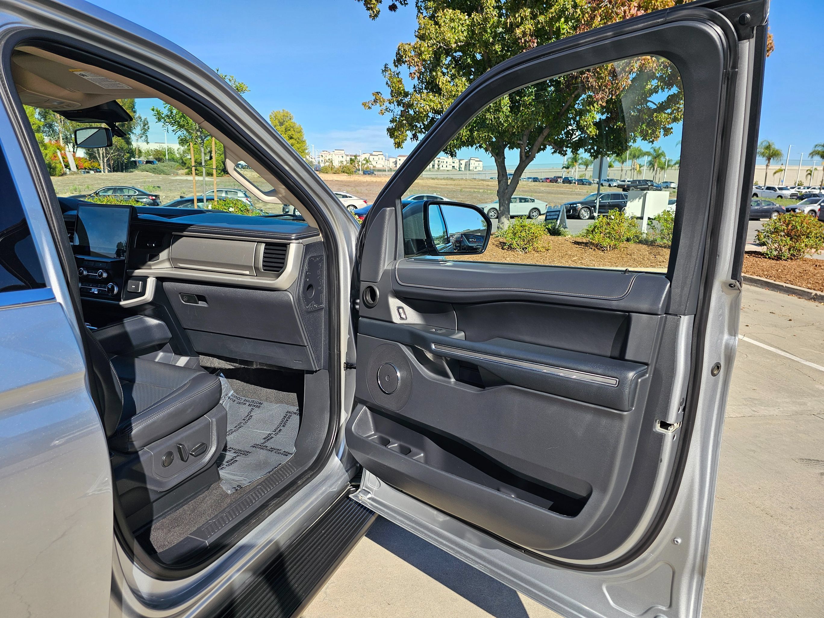 Used 2024 Ford Expedition XLT RWD image 26