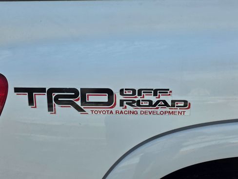 Used 2004 Toyota Tundra Limited w/ Towing Pkg image 27