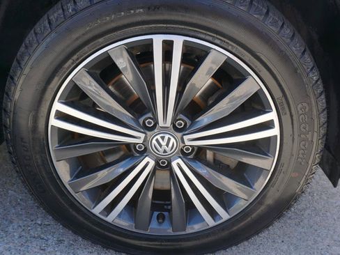 Used 2019 Volkswagen Tiguan SEL image 12