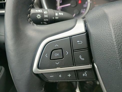 Used 2023 Toyota Highlander XLE AWD/4WD image 29