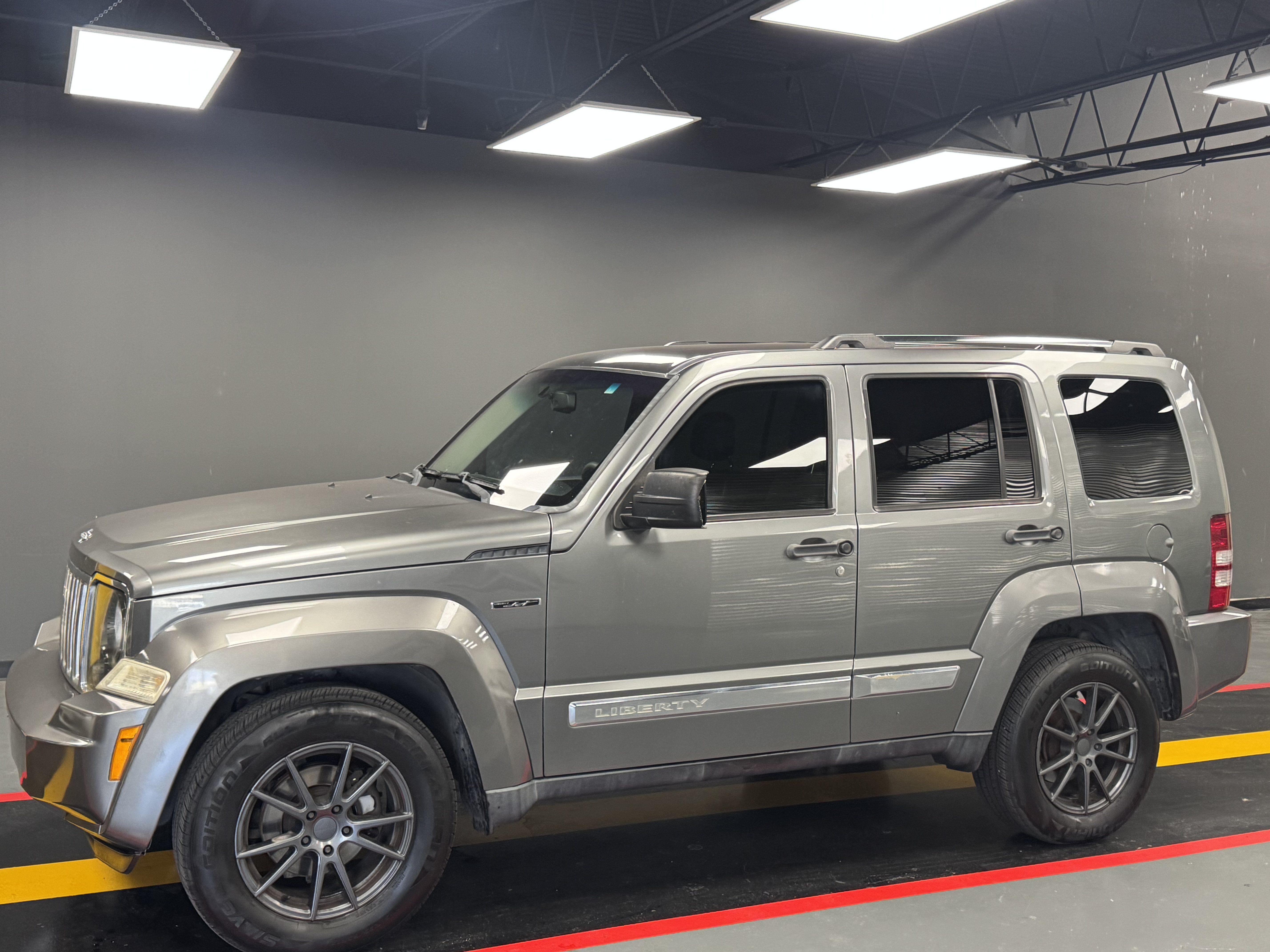 Used 2012 Jeep Liberty Limited Jet w/ Comfort/Convenience Group RWD image 2