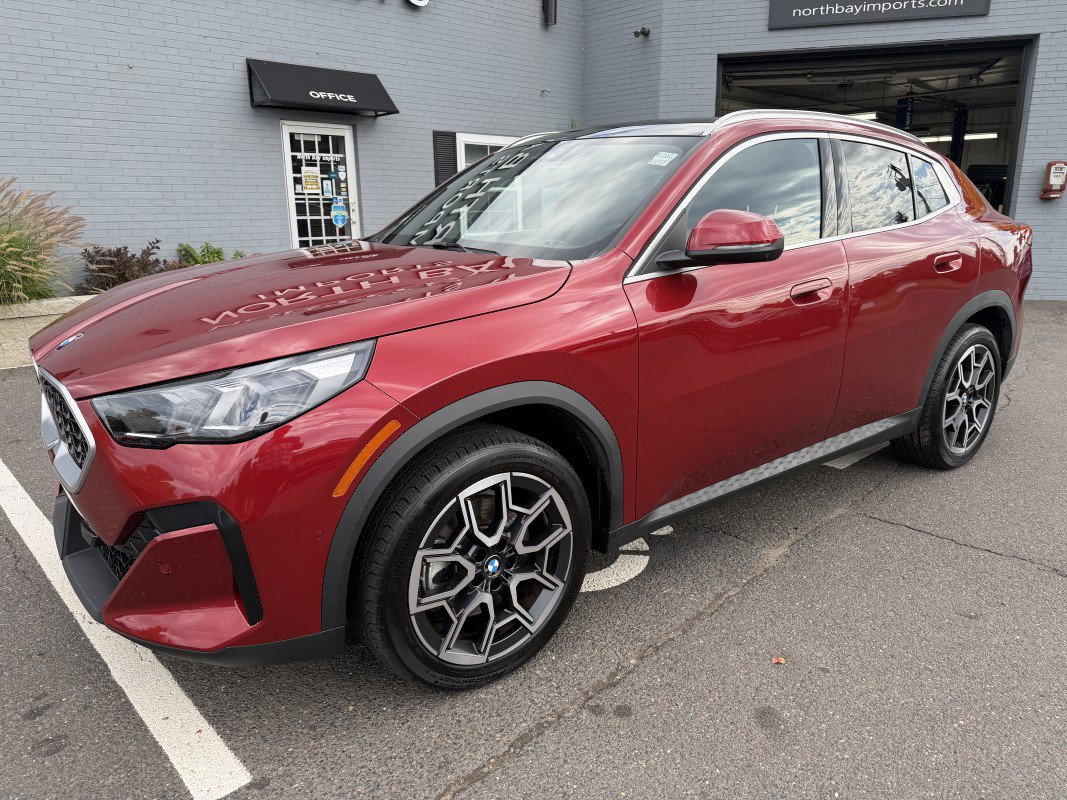 Used 2025 BMW X2 xDrive28i w/ Premium Package AWD/4WD image 3