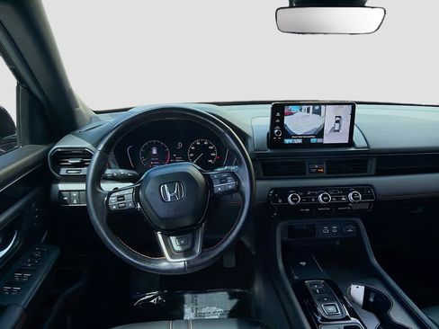 Used 2025 Honda Pilot TrailSport image 20