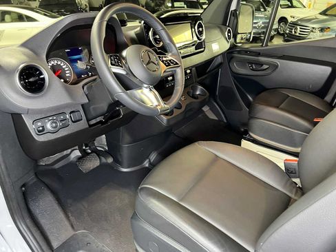 Used 2025 Mercedes-Benz Sprinter 2500 image 23