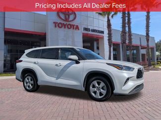 Used 2022 Toyota Highlander L FWD video 1