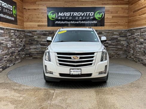 Used 2019 Cadillac Escalade ESV 4WD image 3