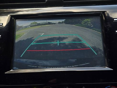 Used 2019 Toyota Camry LE FWD image 30