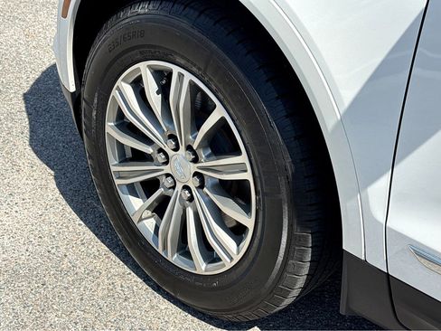 Used 2018 Cadillac XT5 Luxury w/ Driver Awareness Package image 17