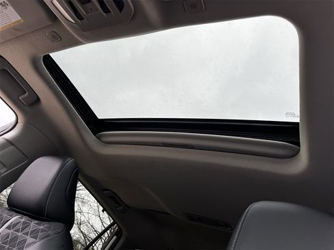 Used 2025 Toyota Highlander XLE image 22