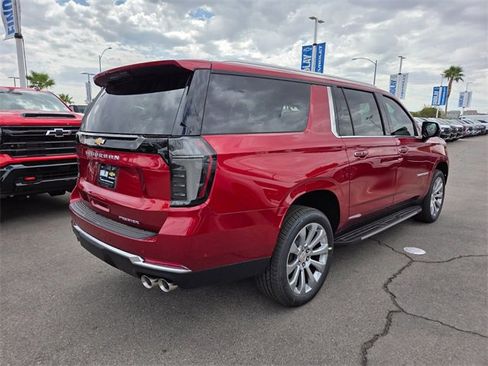 New 2025 Chevrolet Suburban Premier image 4