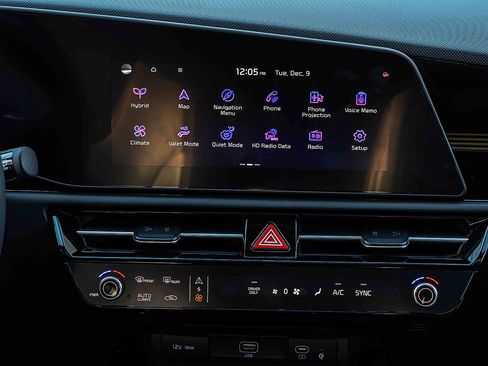 Certified 2025 Kia Niro SX Touring image 12