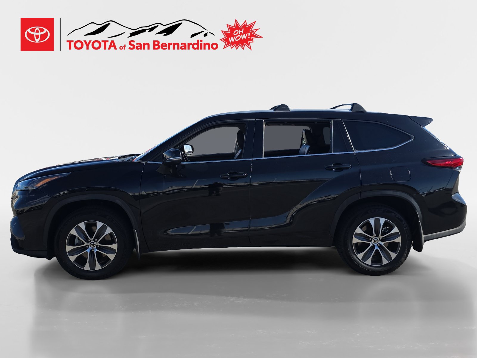 Used 2022 Toyota Highlander XLE FWD image 2