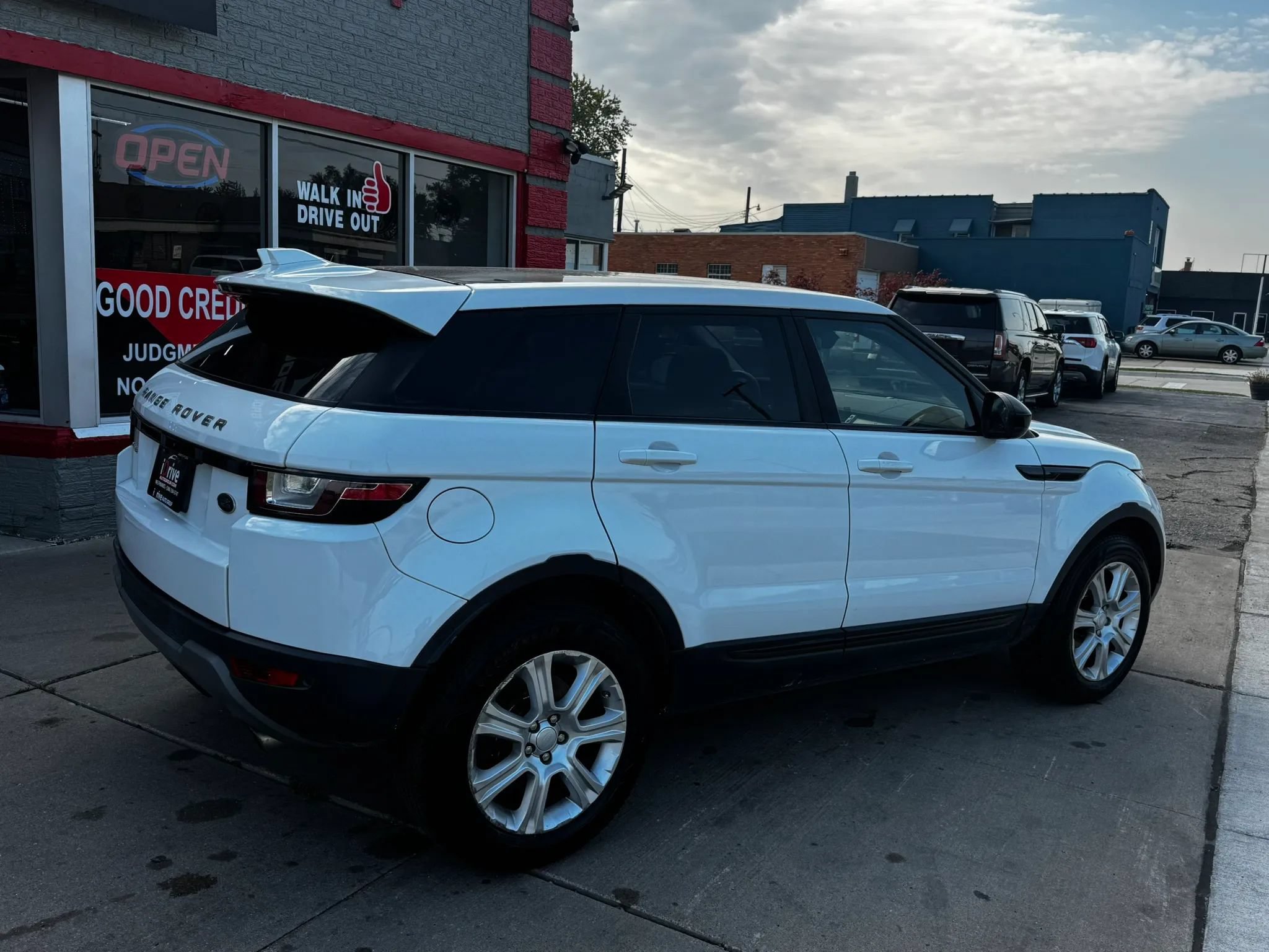 Used 2018 Land Rover Range Rover Evoque SE Premium AWD/4WD image 3