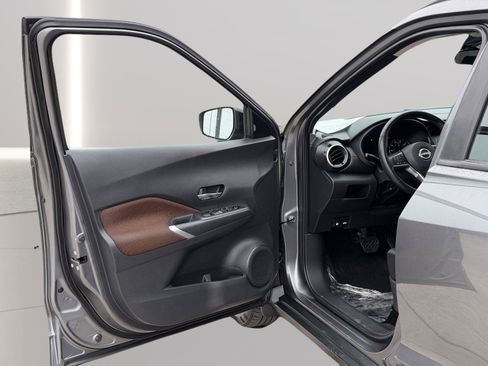 Used 2023 Nissan Kicks SR image 16