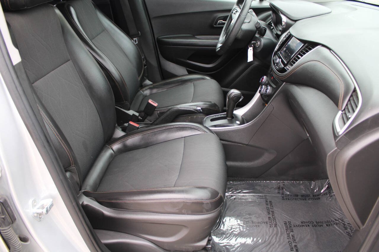 Used 2021 Chevrolet Trax LT AWD/4WD image 8