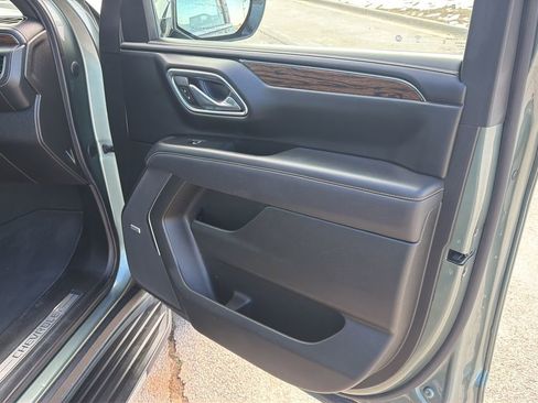 Used 2023 Chevrolet Suburban Premier image 10