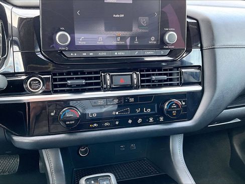 Used 2024 Nissan Pathfinder SV image 15