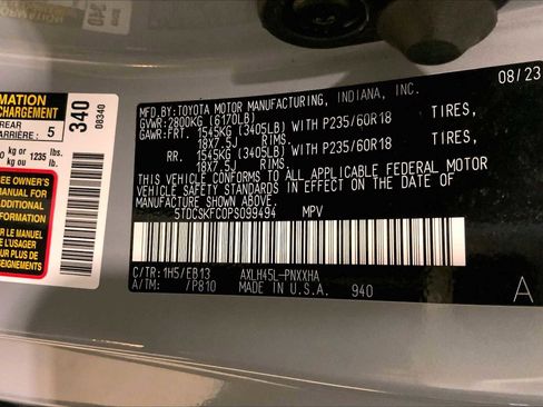 Used 2023 Toyota Sienna XLE Woodland Edition image 33