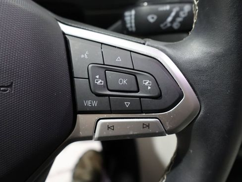 Used 2022 Volkswagen Tiguan SE image 34