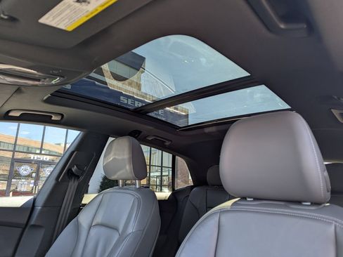 Used 2019 Audi Q8 Premium AWD/4WD image 23