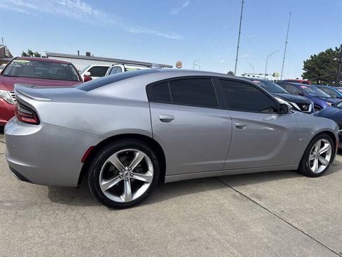 Used 2018 Dodge Charger R/T RWD image 8