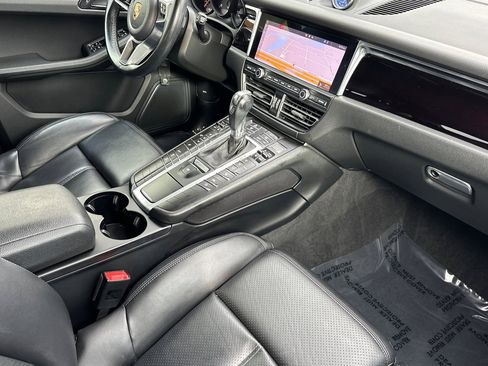 Used 2020 Porsche Macan image 18