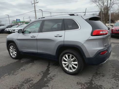 Used 2017 Jeep Cherokee Limited AWD/4WD image 6