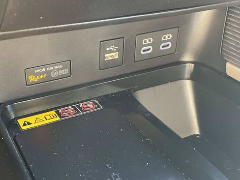 Used 2025 Toyota Camry SE FWD image 33