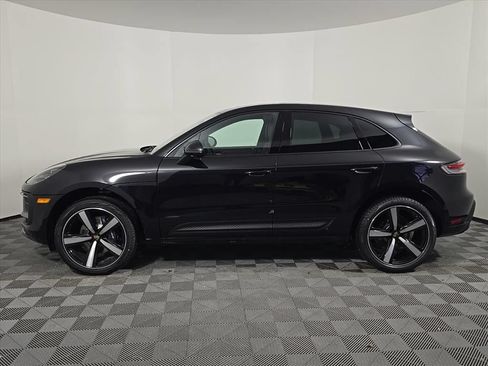 Certified 2026 Porsche Macan AWD/4WD image 2