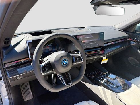 New 2026 BMW 550e xDrive w/ Executive Package AWD/4WD image 27