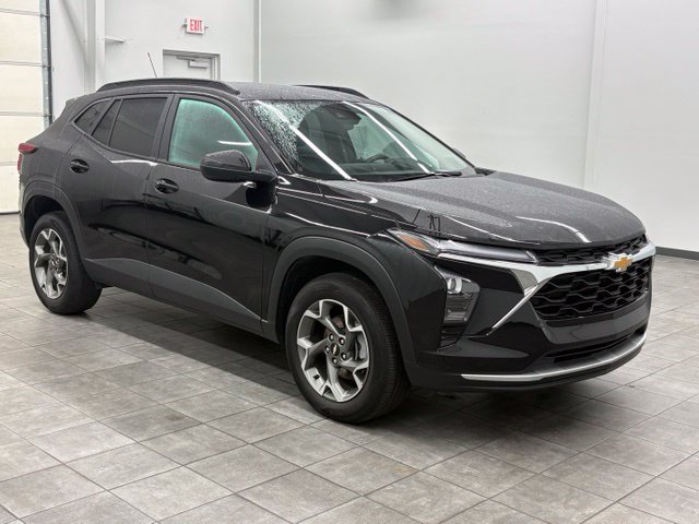 Used 2025 Chevrolet Trax LT w/ Driver Confidence Package FWD image 1