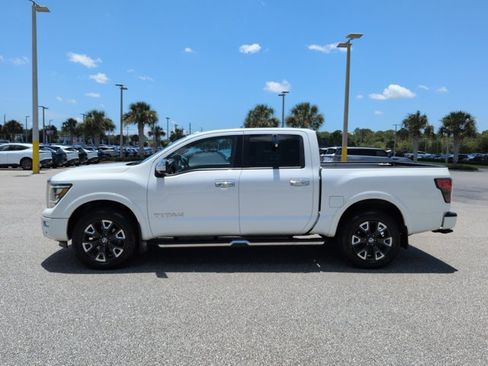 Certified 2021 Nissan Titan Platinum Reserve w/ Moonroof Package AWD/4WD image 7