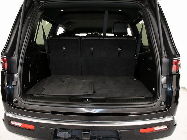 Used 2023 Jeep Wagoneer L Series III w/ Preferred Equipment Group AWD/4WD image 34